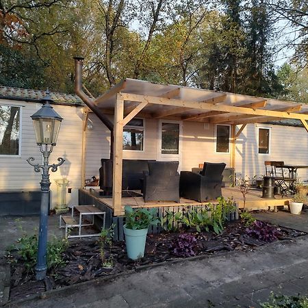 Chalet Met Veranda Aan Bosrand Vledder Exterior foto