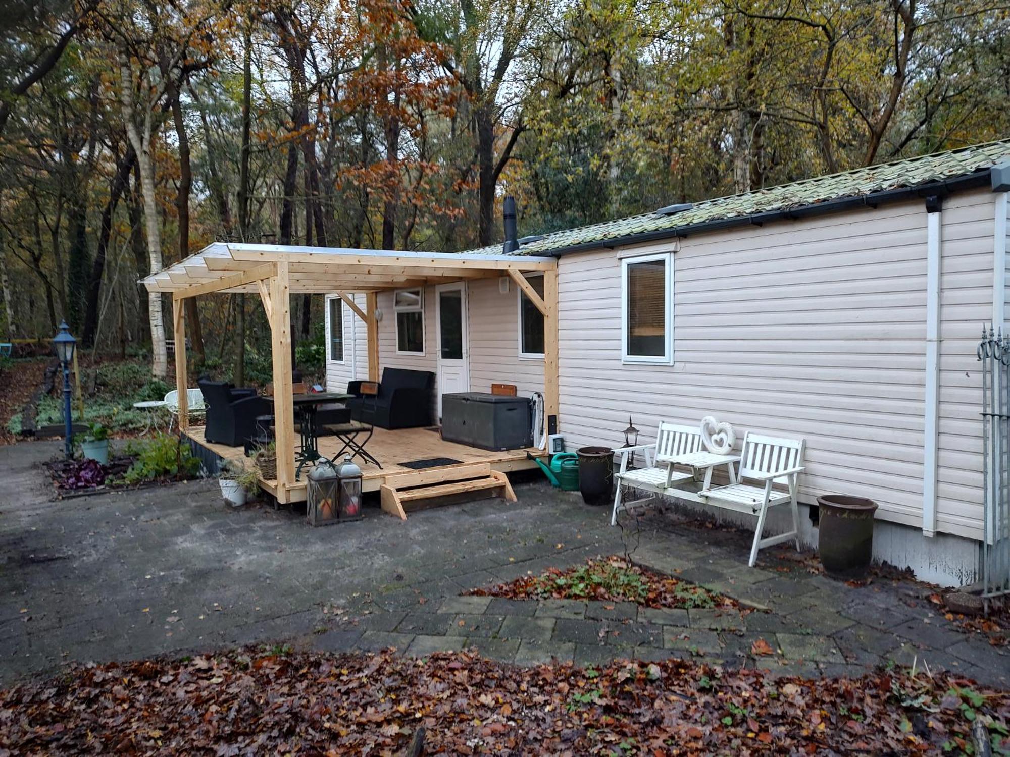 Chalet Met Veranda Aan Bosrand Vledder Exterior foto